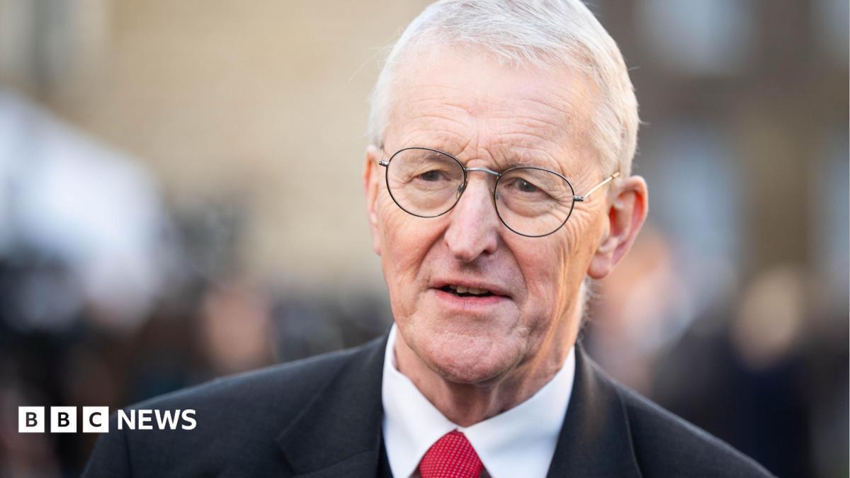 Stormont budget: Fresh bid to agree deal at Hillsborough Castle