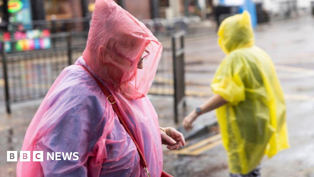 Yellow weather warning issued for South East due to wind - BBC News