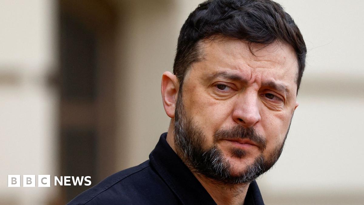 Zelensky set for London talks as Trump claims Ukrainian leader hasn't read latest peace plan thumbnail