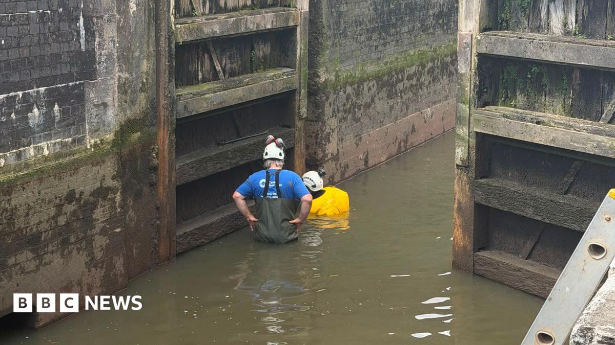 West Midlands boaters race against clock as drained canals close