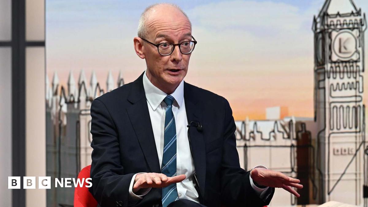 
                            Don't drop PM over Mandelson scandal, minister urges Labour MPs