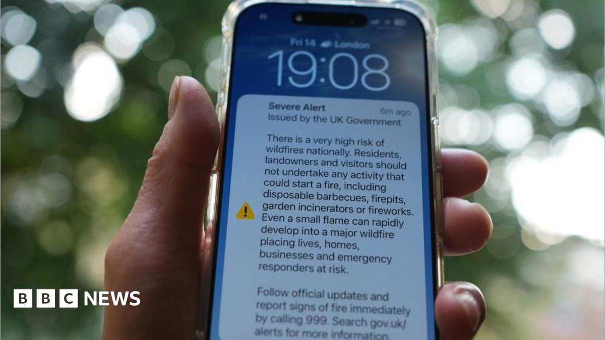 Wildfire phone alert was 'entirely appropriate', government says