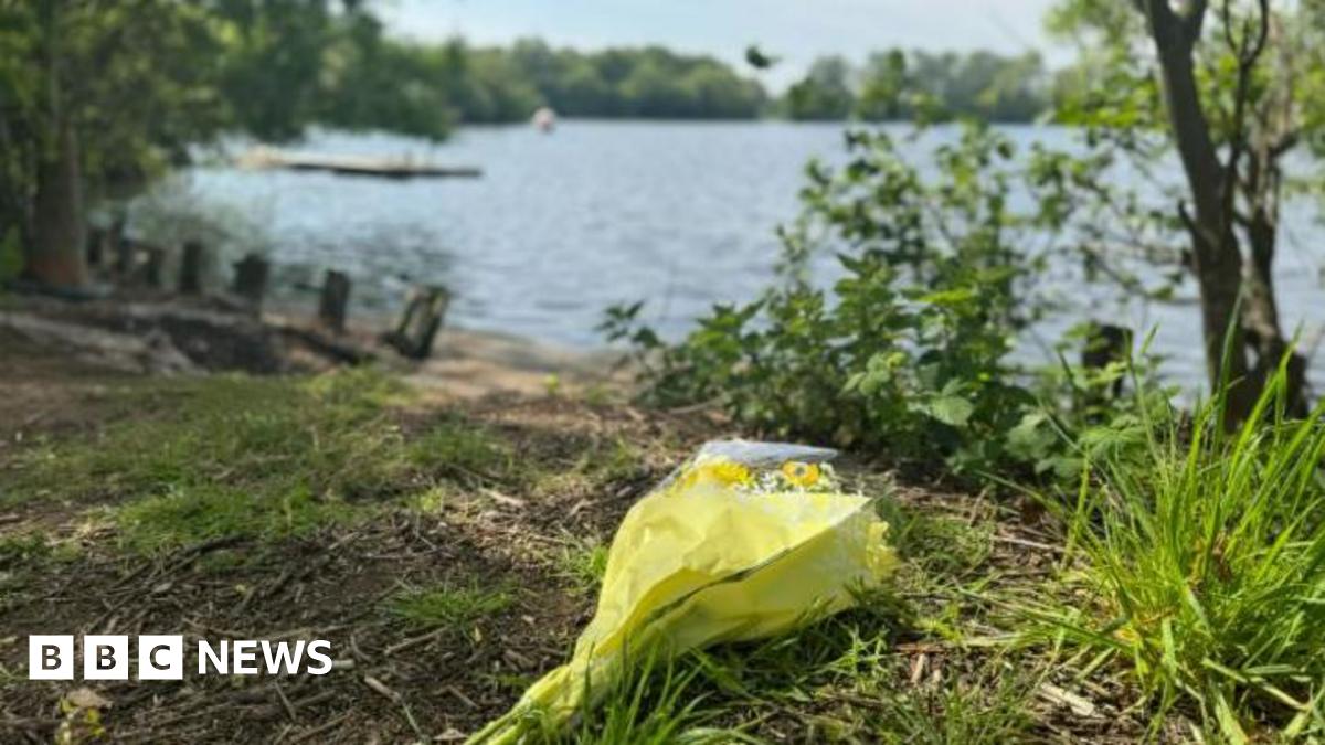 Boy, 16, dies after going swimming in lake in Nottinghamshire