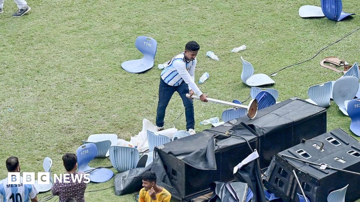 
                            Anger at Lionel Messi 'GOAT' India tour as fans throw chairs and bottles at stadium event