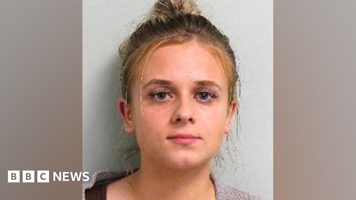 Custody image of Roksana Lecka. She is looking directly at the camera wearing a woollen type cardigan.