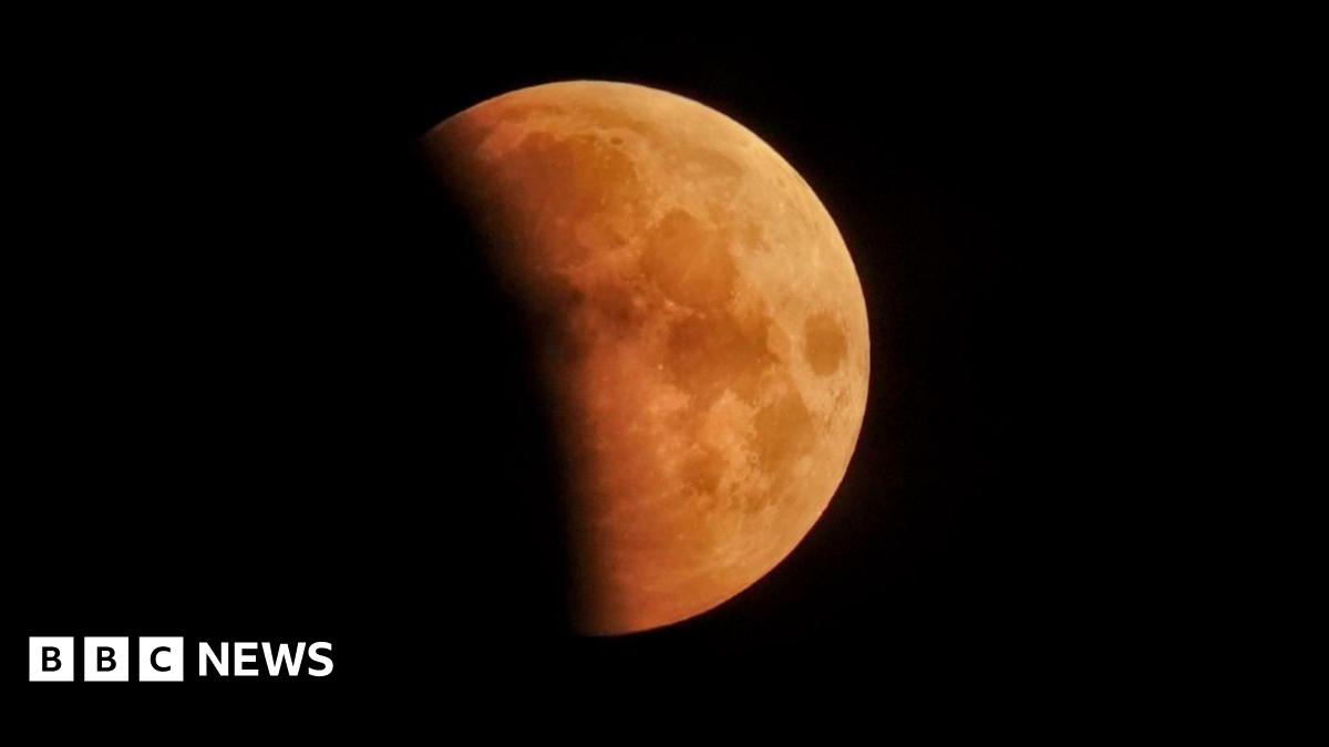 Lunar eclipse: Blood Moon pictured across UK before dawn