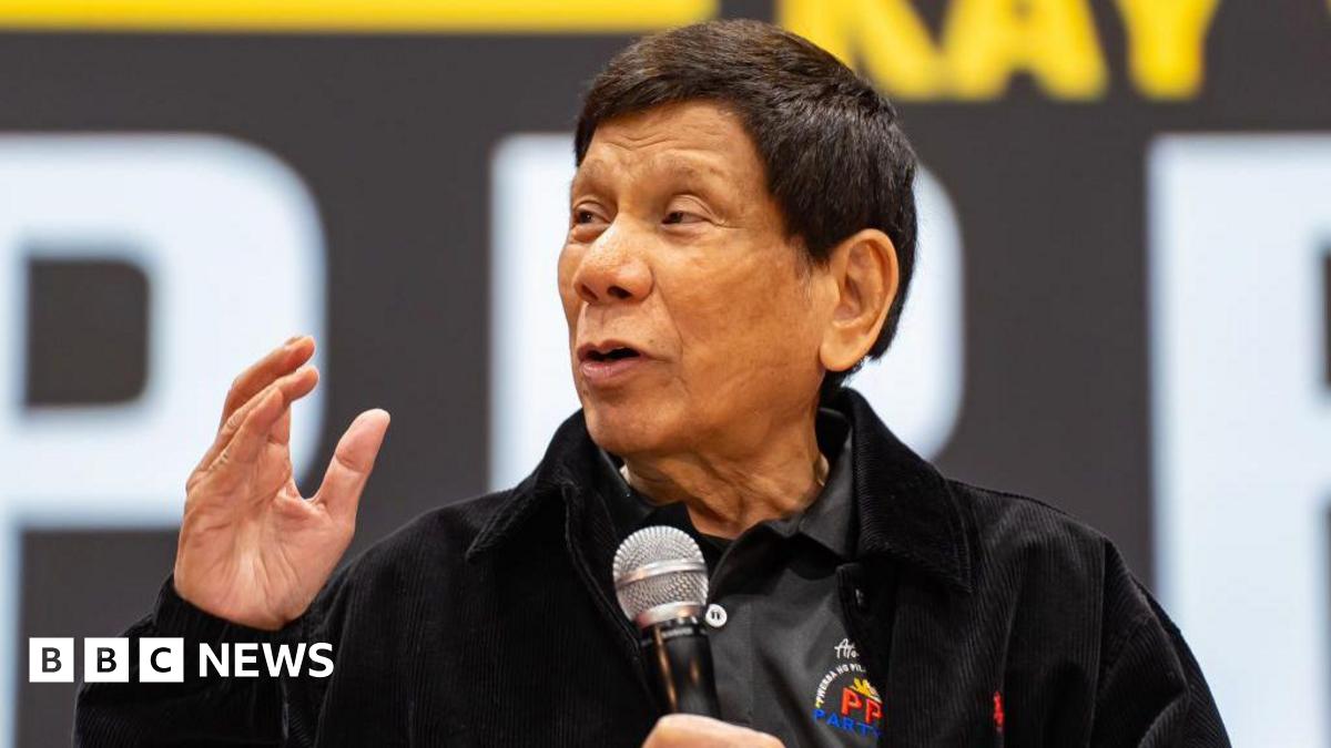 Captured – Philippines ex-leader on plane to the Hague after arrest