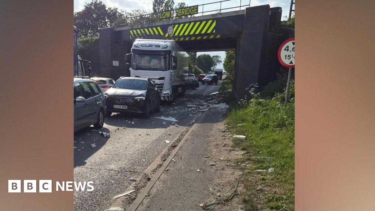 Trains delayed as lorry hits bridge on A5 in Leicestershire