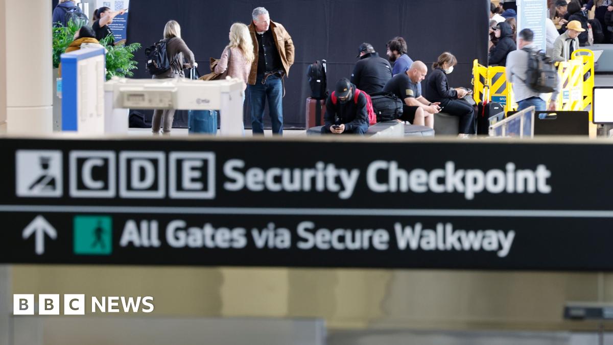 
                            US could ask tourists for five-year social media history before entry