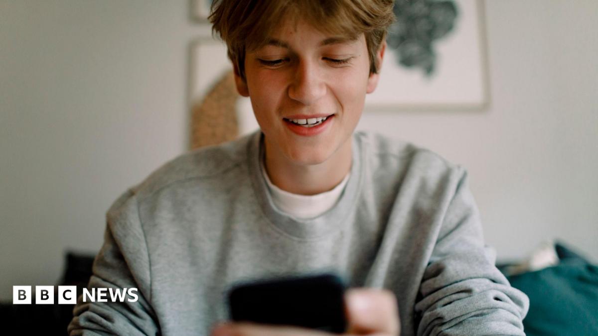 Students wait for GCSE and BTec  grades as app launches for 750 schools in England