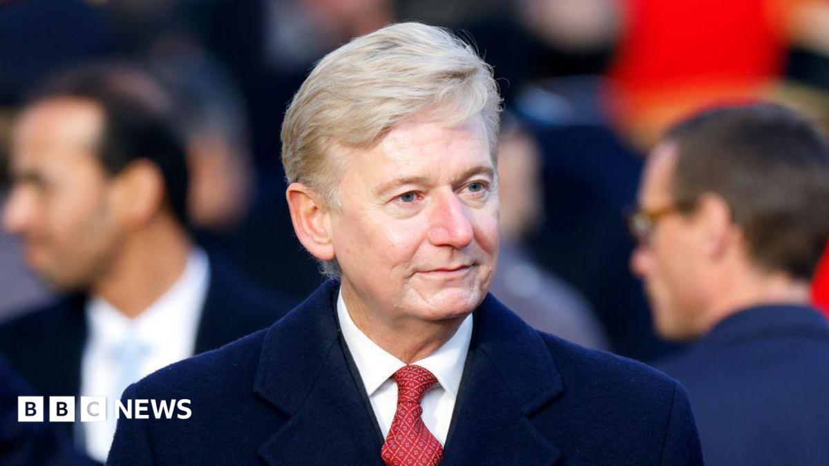 Search begins for King's new top aide