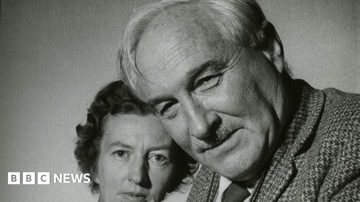 Blue plaque for man who studied origins of humans