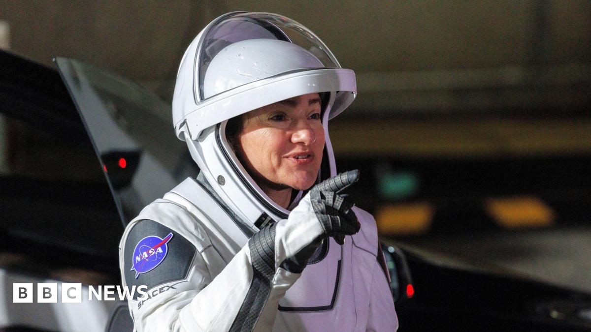 SpaceX about to send four astronauts to International Space Station - watch live thumbnail