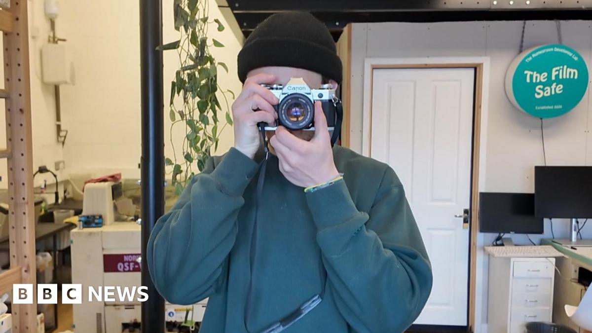 bbc.co.uk - Ellie Cleverley - Film cameras: The resurgence of analogue from digital cameras