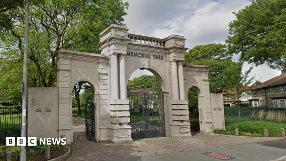 Adults seen 'helping children access' closed Fleetwood Park