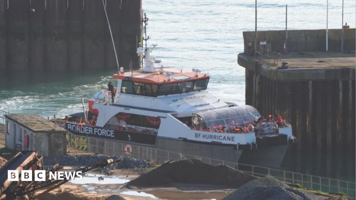 More than 700 migrants crossed the Channel on Saturday after lull   www.bbc.co.uk