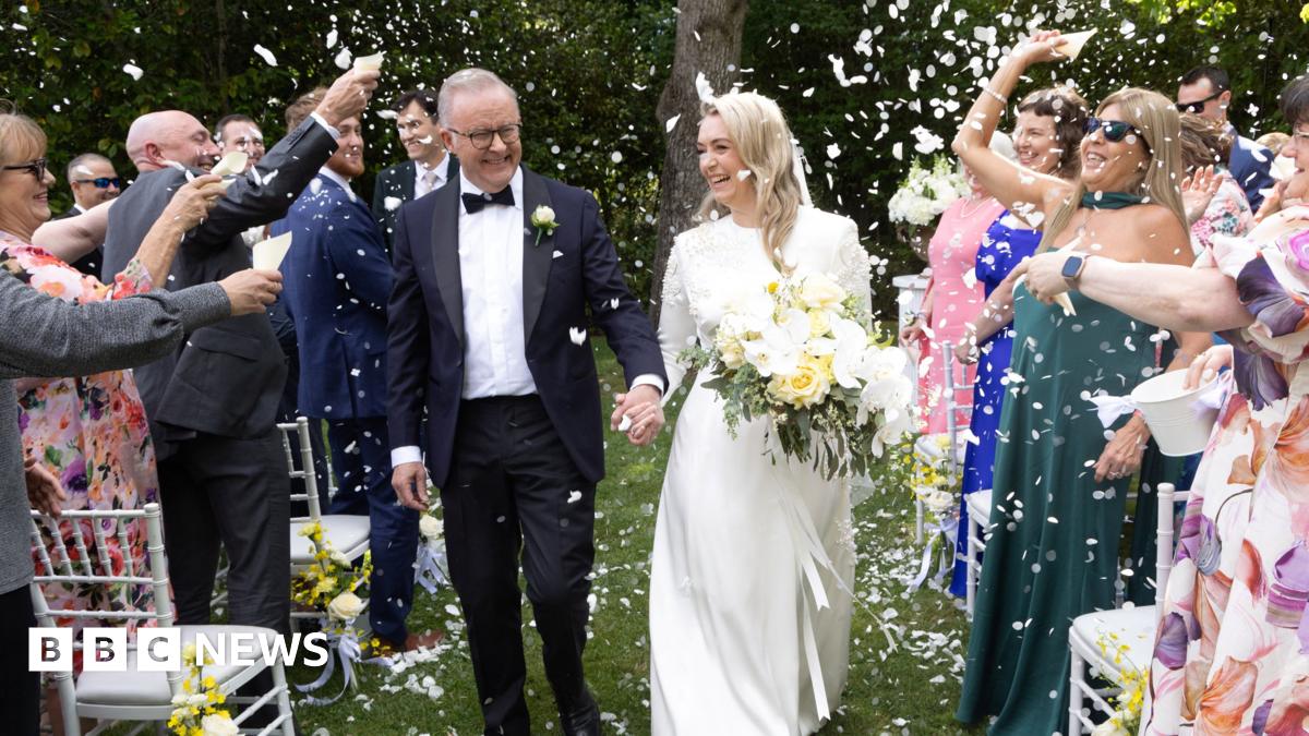 
                            Australian prime minister Albanese becomes first to wed in office
