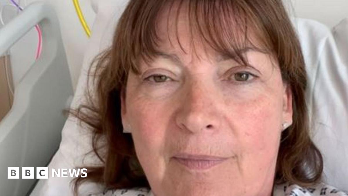 Lorraine Kelly reassures fans ahead of keyhole surgery