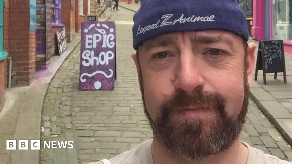 
                            Violinist Ben Gunnery sent hundreds of nude images to women