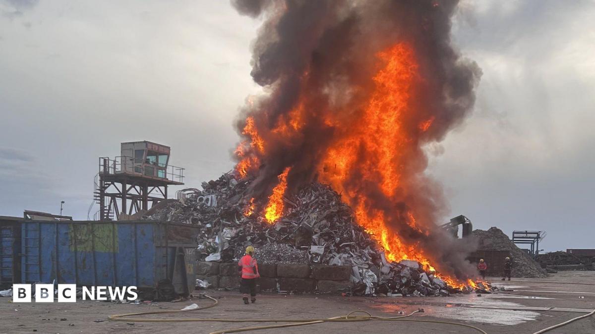 Hot weather causing 'extreme demand', says Cambs fire service
