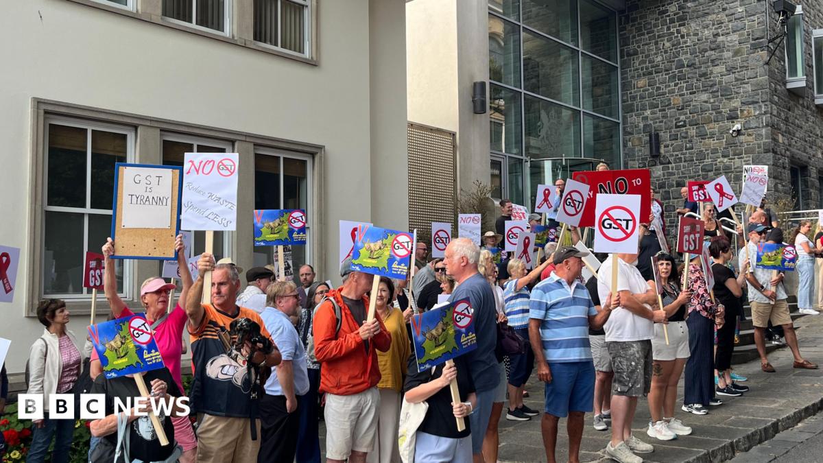 Around 200 people turn out for Guernsey anti-GST protest