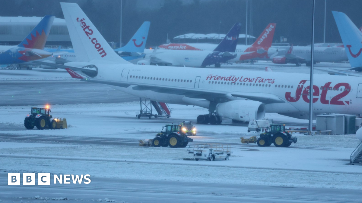 UK weather: Flights diverted and cancelled as snow hits airports