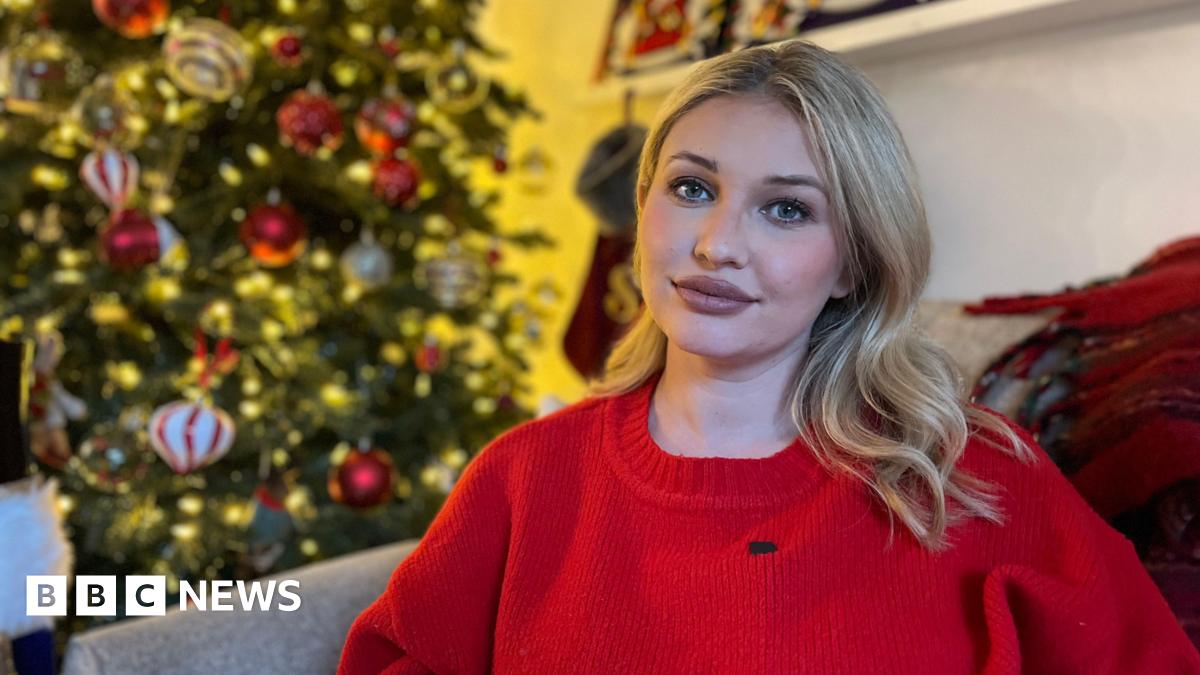 Love Island's Amy Hart issues warning over Christmas scams - BBC News