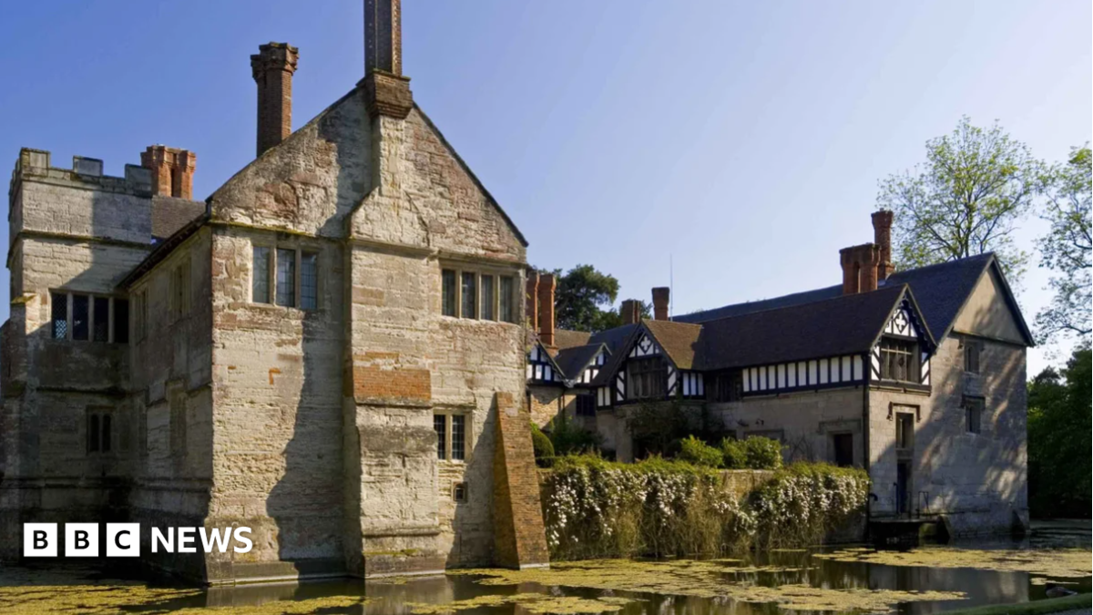 National Trust site Baddesley Clinton closed after break-in