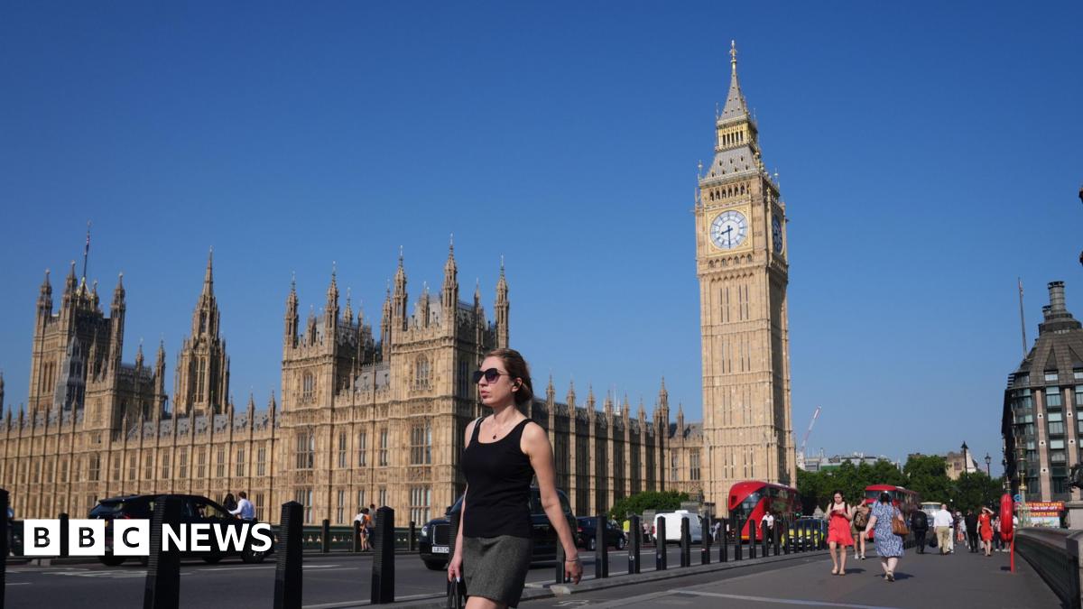 UK weather: Temperatures pass 32C as first UK area enters heatwave