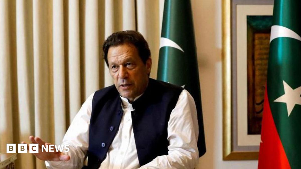 محكمة باكستانية تقضي بنقل عمران خان من السجن إلى المستشفى