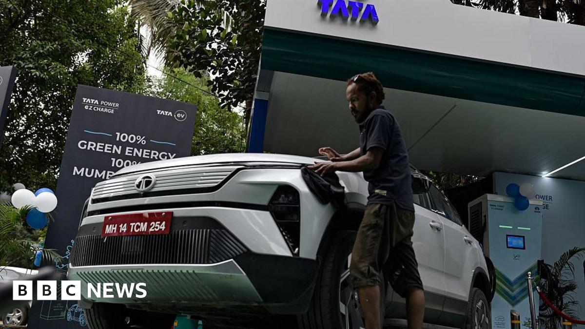 bbc.co.uk - Nikhil Inamdar - Electric vehicles: Costly fuel pushes more Indians to buy EVs yet obstacles remain