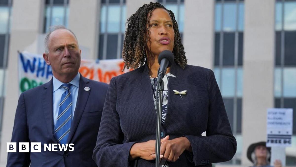 DC police chief retains command after deal with Trump administration