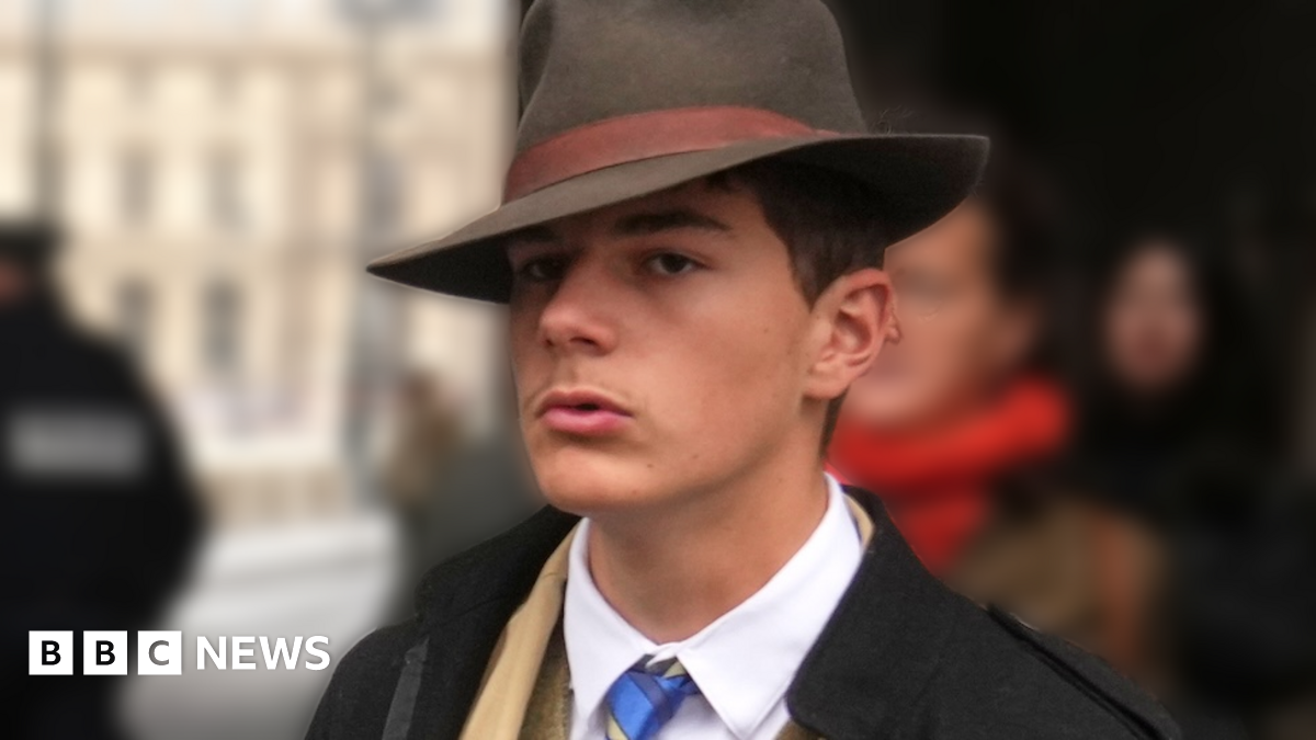 
                            BBC News Quiz of the Year 2025, Part 4: Who was the mysterious Fedora man pictured outside the Louvre?