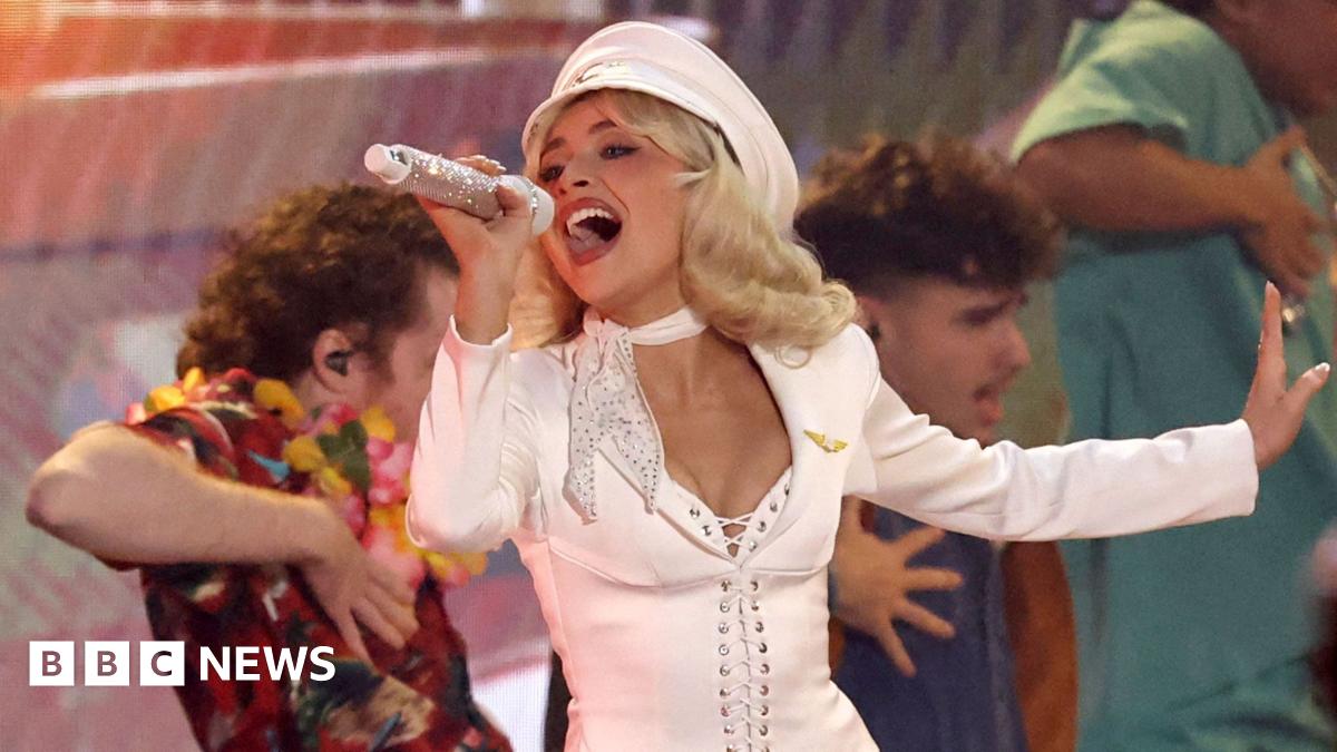 
                            Grammy Awards 2026 highlights - from a chaotic Cher to Sabrina Carpenter's stewardess