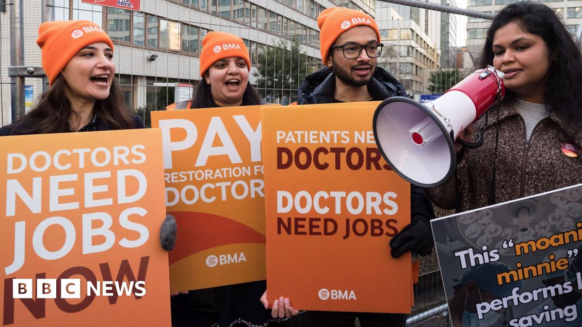 Starmer gives doctors 48 hours to cancel strike or lose new jobs package
