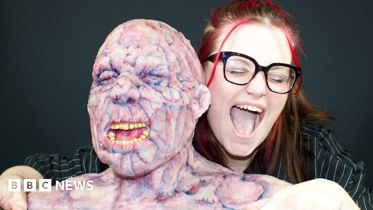 Youtubeuse toute nue So you came looking for Helydia