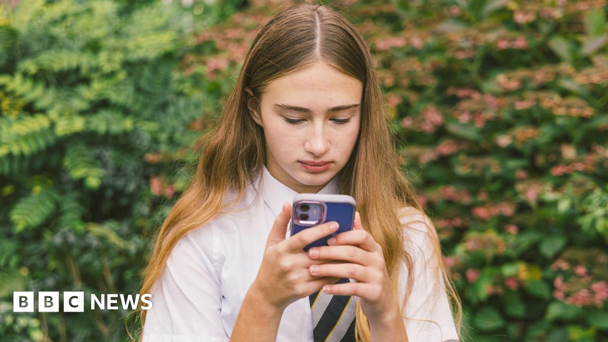 UK teenagers to trial social media bans and digital curfews