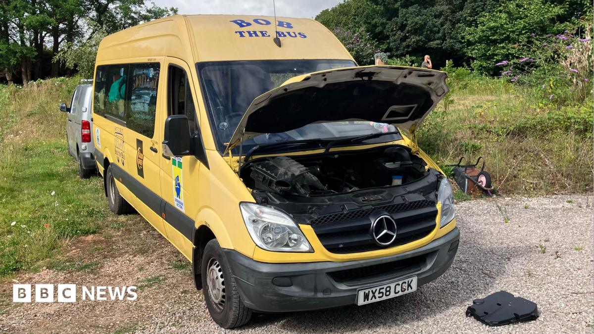 Totnes Bob the bus misses Ukraine aid trip after breakdown