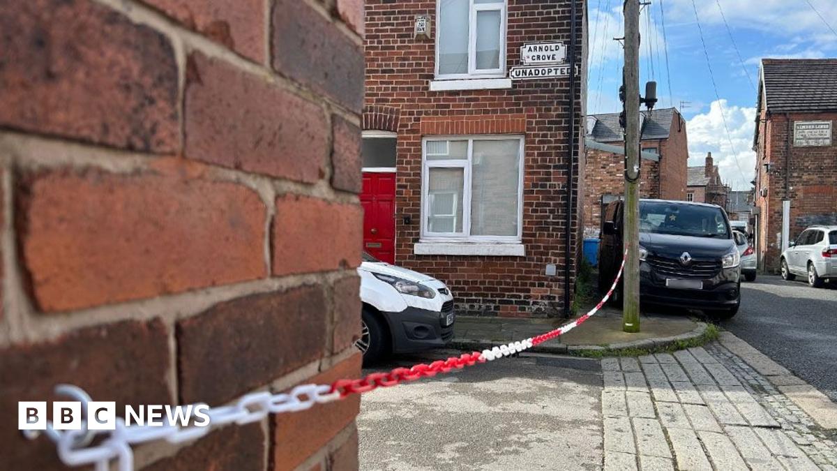 Residents tired of Beatles fans block off Harrison's childhood home