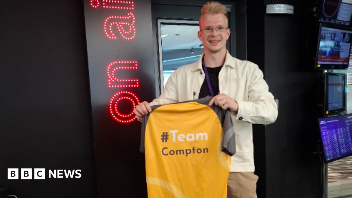 Footie fan ‘pushed to limit’ in challenge for Wolverhampton charities | Manchester News Footie fan ‘pushed to limit’ in challenge for Wolverhampton charities | Manchester News