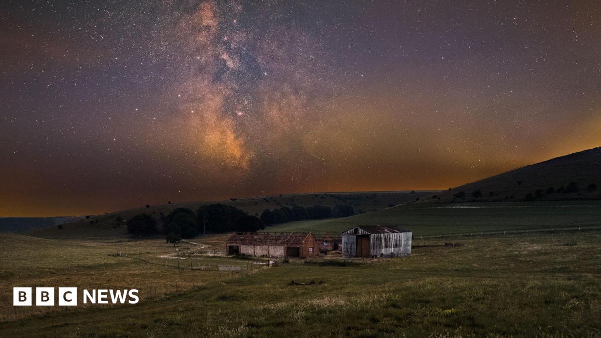 Snail & Stars: Stunning Night Sky Photo Wins Award | South Downs National Park - News Directory 3