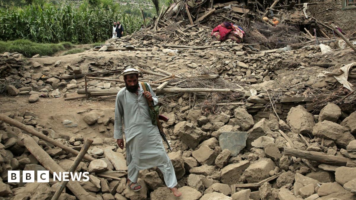 Afghanistan: Rescue efforts resume after earthquake kills more than 800 - follow live thumbnail