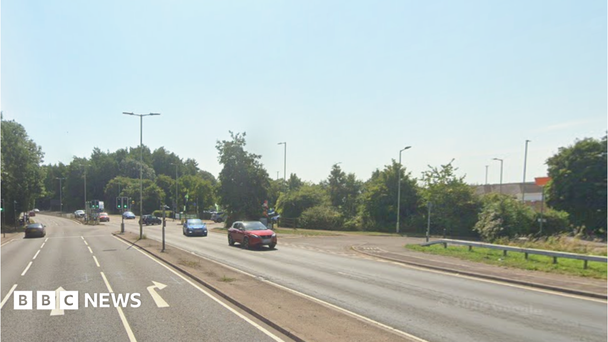 Pedestrian dies after collision with a lorry