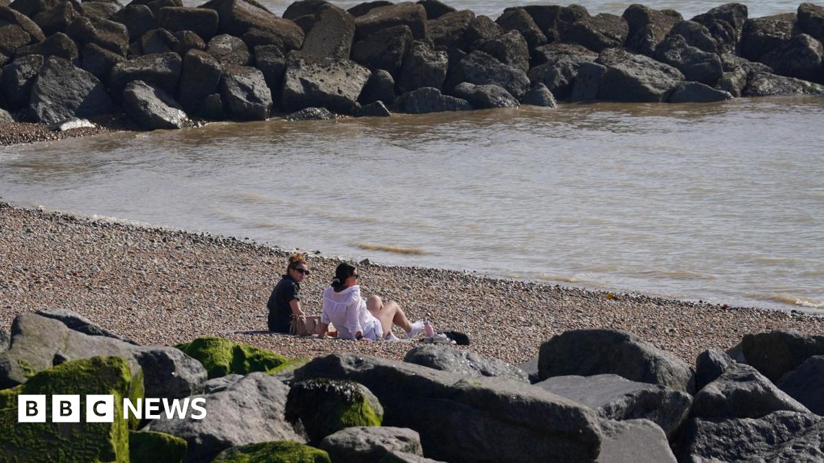 Public health advice issued ahead of hot weather