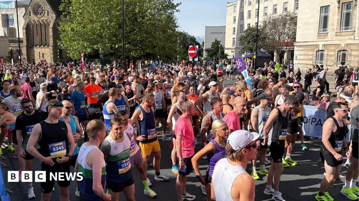 Thousands complete Jane Tomlinson's Run For All Leeds 10K