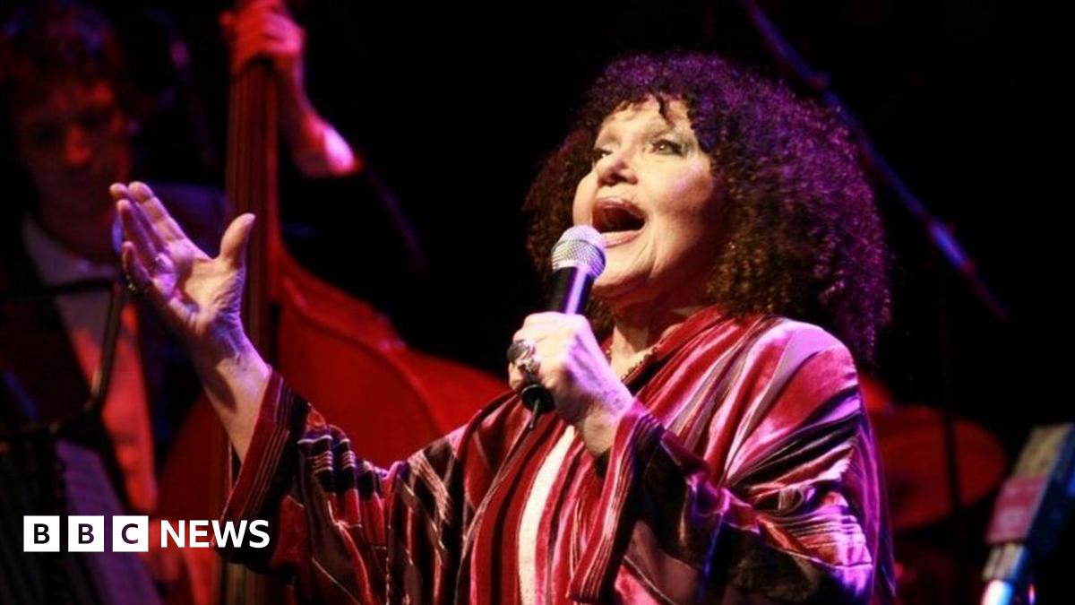 Cleo Laine: Acclaimed jazz singer dies aged 97