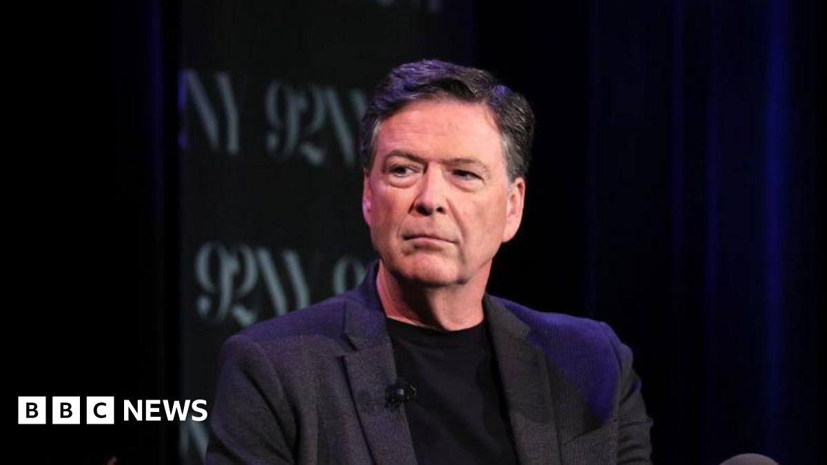 
                            James Comey: Ex-FBI boss investigated for seashell photo seen as threat to Trump