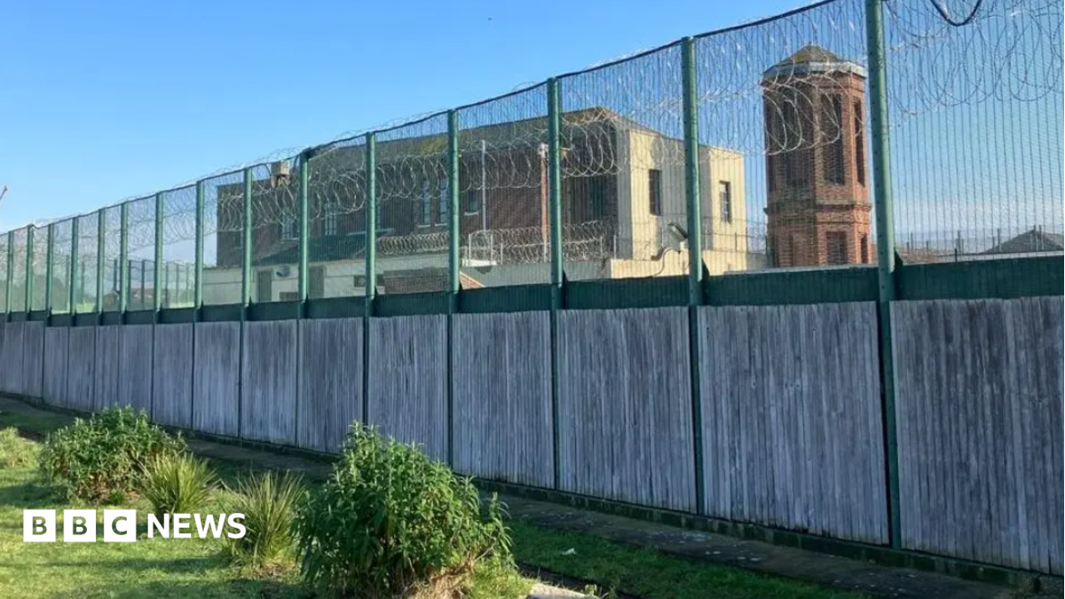 Call for open inquiry into immigration centre
