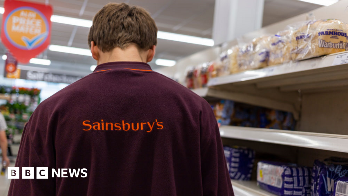 Sainsbury’s to cut 3,000 jobs by closing cafés and counters