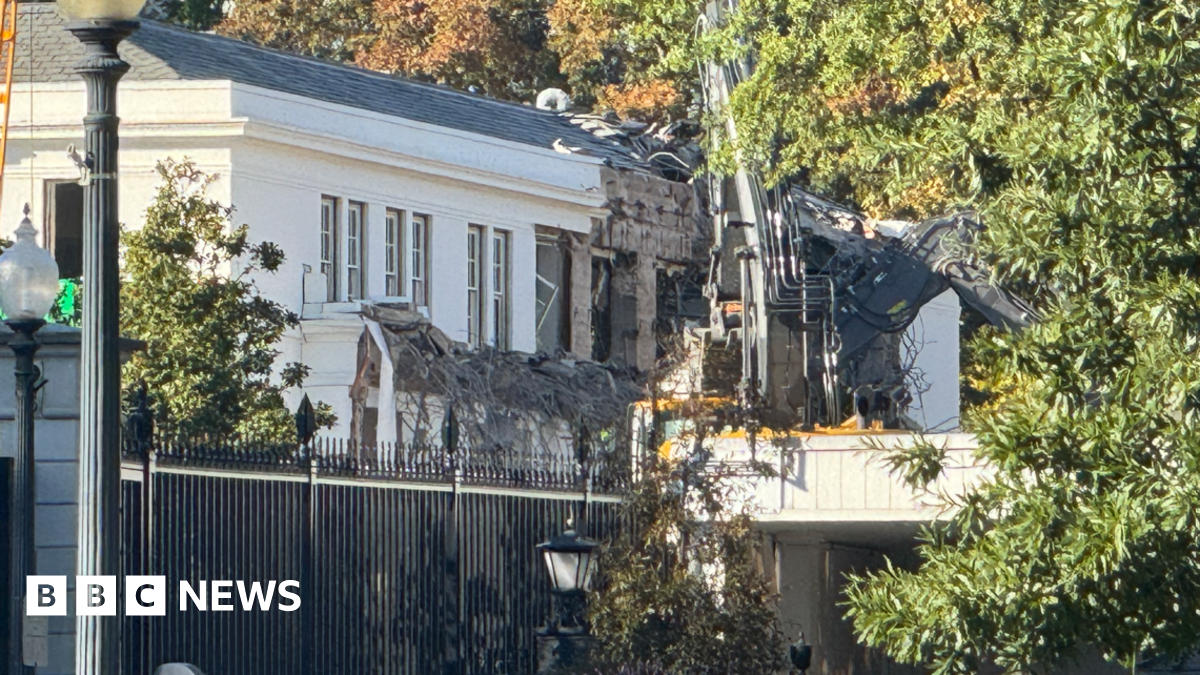 
                            White House begins demolishing part of East Wing for Trump ballroom